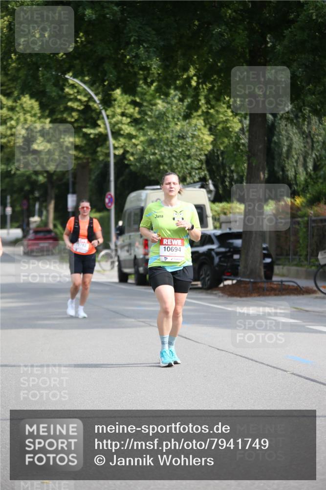 15.06.2025 - REWE Women's Run Jannik Wohlers http://msf.ph/oto/7941749 15.06.2025 09:59:31 Laufen 10694 meine-sportfotos.de