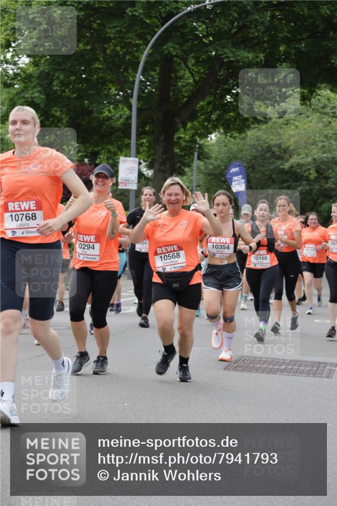 15.06.2025 - REWE Women's Run Jannik Wohlers http://msf.ph/oto/7941793 15.06.2025 08:28:25 Laufen 10768, 0294, 1043, 10568, 10354, 10168, 107, 10336 meine-sportfotos.de