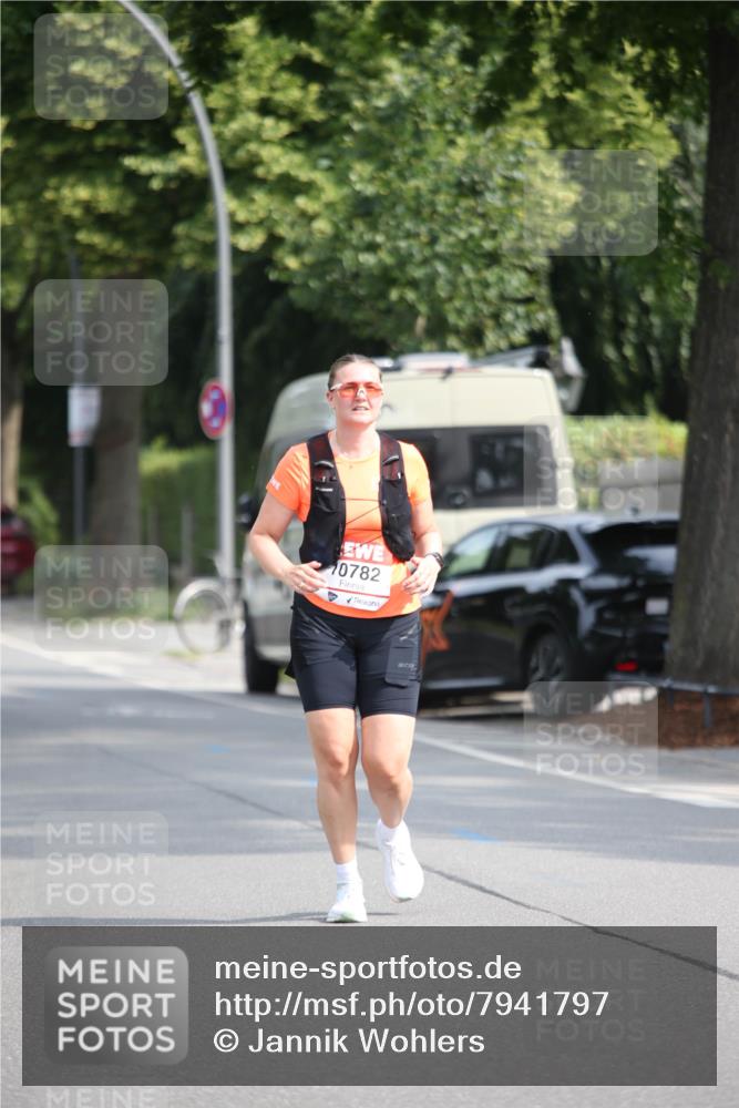 15.06.2025 - REWE Women's Run Jannik Wohlers http://msf.ph/oto/7941797 15.06.2025 09:59:34 Laufen 0782 meine-sportfotos.de