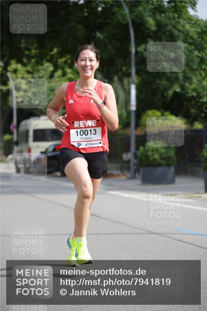15.06.2025 - REWE Women's Run Jannik Wohlers http://msf.ph/oto/7941819 15.06.2025 08:46:16 Laufen 10013 meine-sportfotos.de