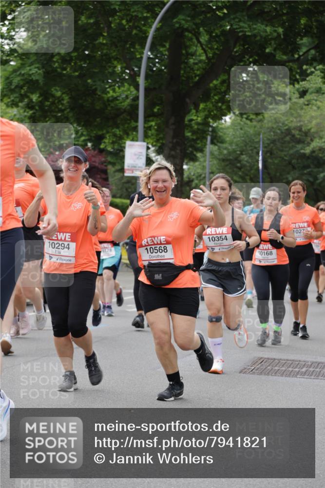 15.06.2025 - REWE Women's Run Jannik Wohlers http://msf.ph/oto/7941821 15.06.2025 08:28:25 Laufen 10294, 10354, 0178, 10568, 10168, 1022 meine-sportfotos.de