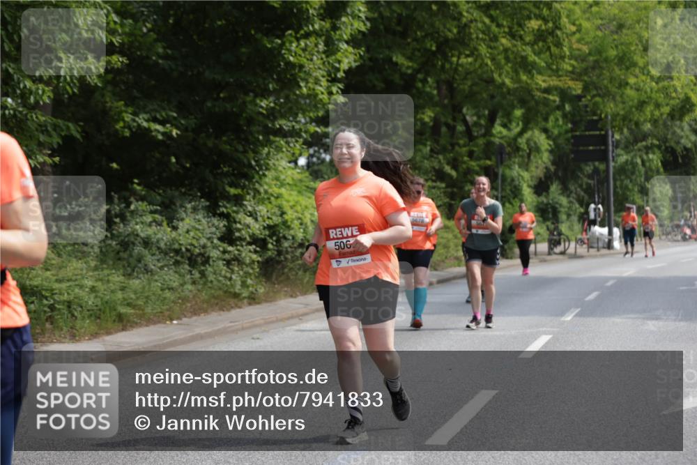15.06.2025 - REWE Women's Run Jannik Wohlers http://msf.ph/oto/7941833 15.06.2025 10:15:40 Laufen 506, 5678, 567 meine-sportfotos.de