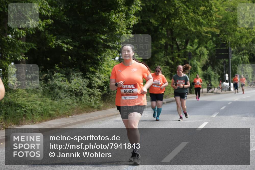 15.06.2025 - REWE Women's Run Jannik Wohlers http://msf.ph/oto/7941843 15.06.2025 10:15:40 Laufen 5002, 5678 meine-sportfotos.de