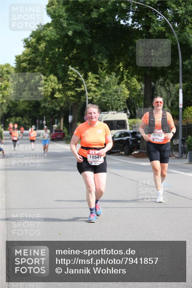 15.06.2025 - REWE Women's Run Jannik Wohlers http://msf.ph/oto/7941857 15.06.2025 09:59:37 Laufen 1054, 10782 meine-sportfotos.de