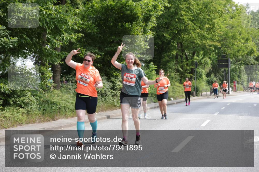 15.06.2025 - REWE Women's Run Jannik Wohlers http://msf.ph/oto/7941895 15.06.2025 10:15:44 Laufen 5678, 5677, 5366 meine-sportfotos.de