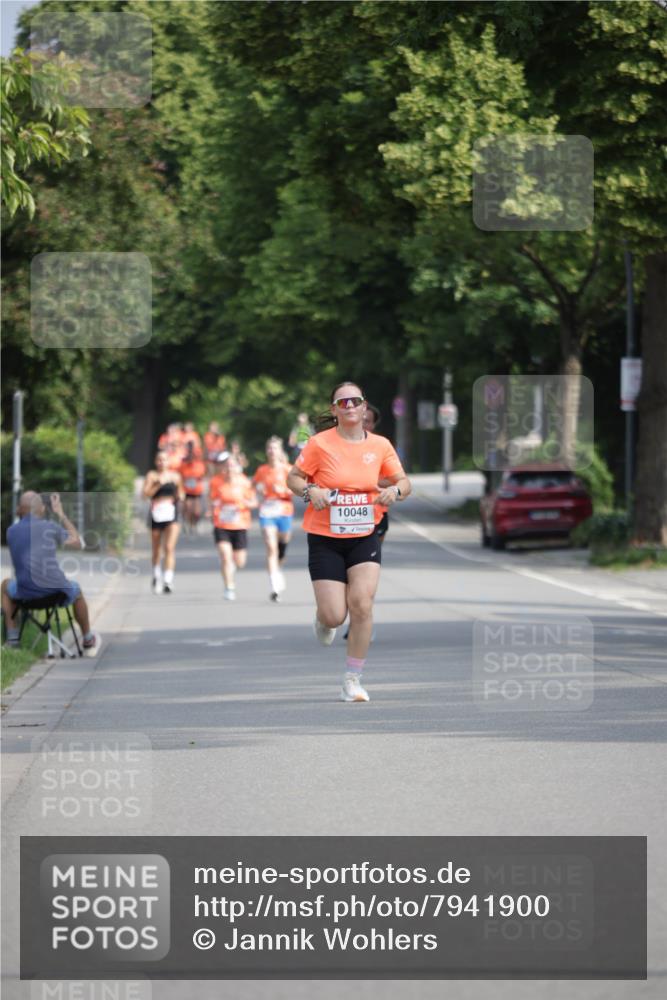 15.06.2025 - REWE Women's Run Jannik Wohlers http://msf.ph/oto/7941900 15.06.2025 08:46:31 Laufen 10048 meine-sportfotos.de