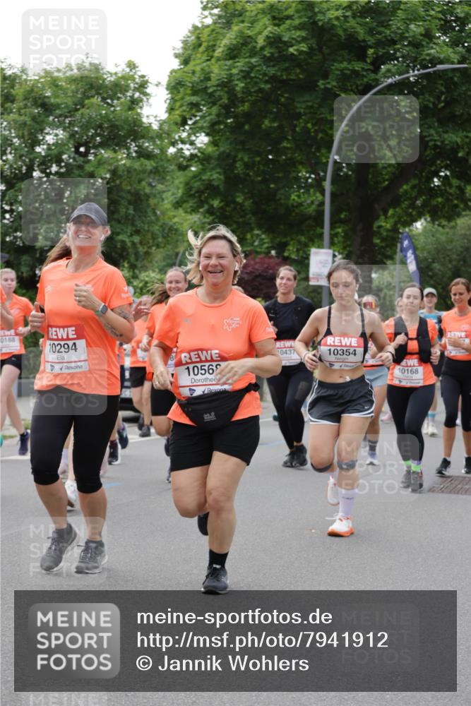 15.06.2025 - REWE Women's Run Jannik Wohlers http://msf.ph/oto/7941912 15.06.2025 08:28:26 Laufen 0188, 10294, 0437, 10354, 10562, 10168 meine-sportfotos.de