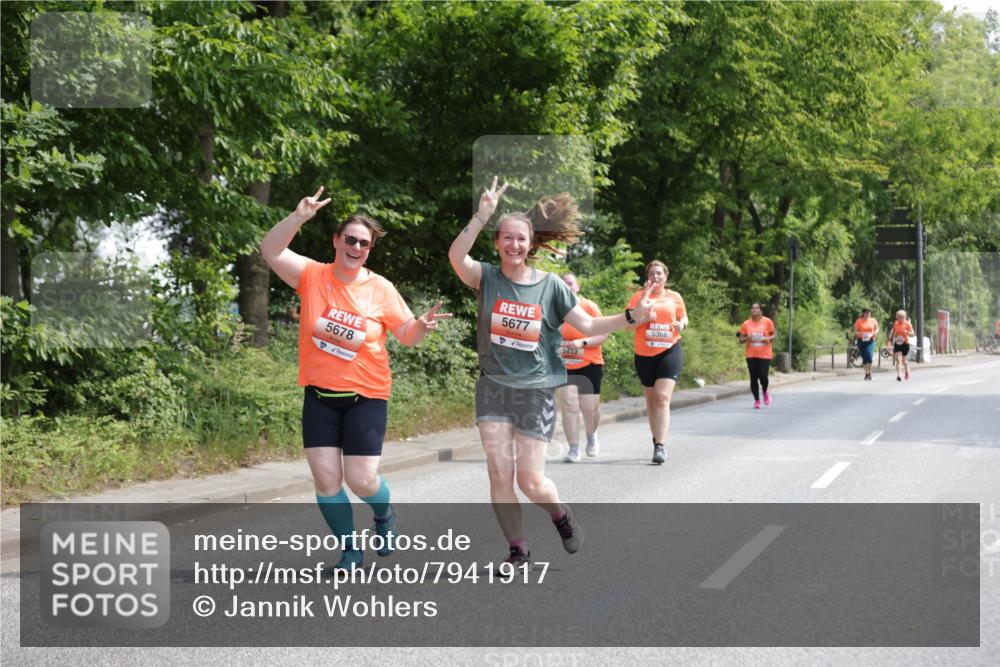 15.06.2025 - REWE Women's Run Jannik Wohlers http://msf.ph/oto/7941917 15.06.2025 10:15:44 Laufen 5678, 5677, 5413, 5366 meine-sportfotos.de
