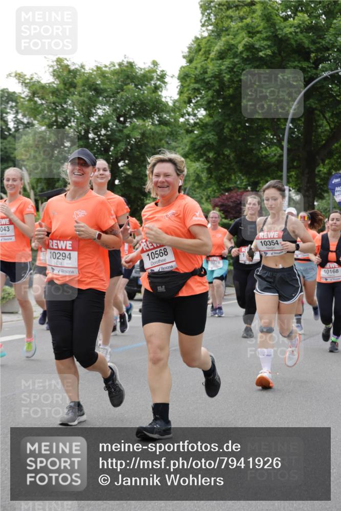 15.06.2025 - REWE Women's Run Jannik Wohlers http://msf.ph/oto/7941926 15.06.2025 08:28:27 Laufen 043, 10294, 10568, 18178, 10354, 10168 meine-sportfotos.de