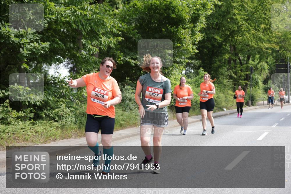 15.06.2025 - REWE Women's Run Jannik Wohlers http://msf.ph/oto/7941953 15.06.2025 10:15:44 Laufen 5678, 5677, 5413, 5366 meine-sportfotos.de