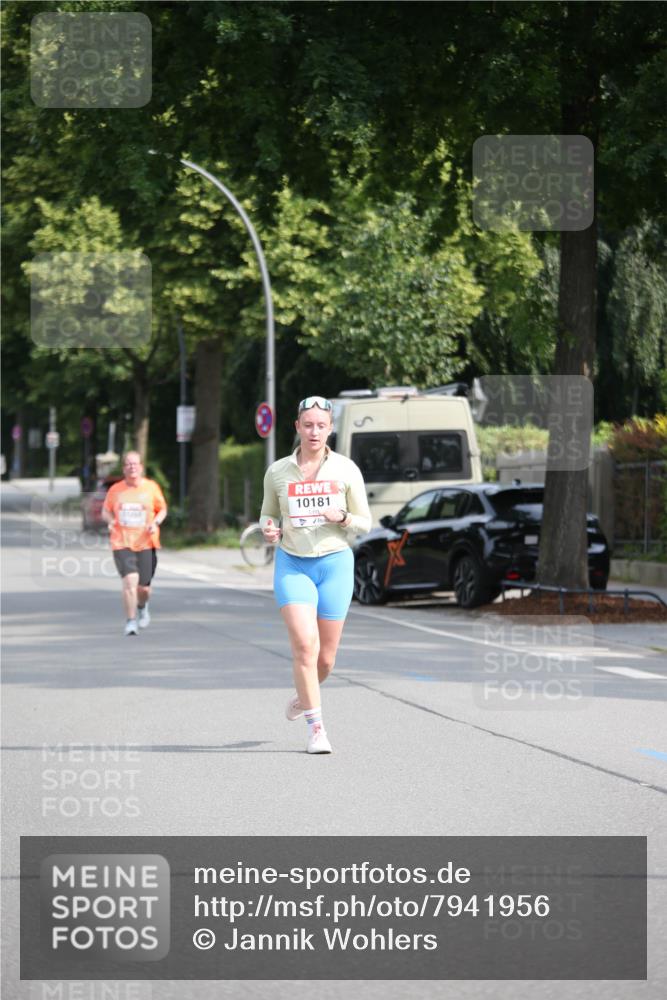 15.06.2025 - REWE Women's Run Jannik Wohlers http://msf.ph/oto/7941956 15.06.2025 09:59:47 Laufen 10181 meine-sportfotos.de