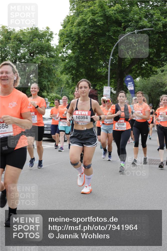 15.06.2025 - REWE Women's Run Jannik Wohlers http://msf.ph/oto/7941964 15.06.2025 08:28:27 Laufen 568, 62, 1043, 10178, 10354, 10168, 10, 310 meine-sportfotos.de