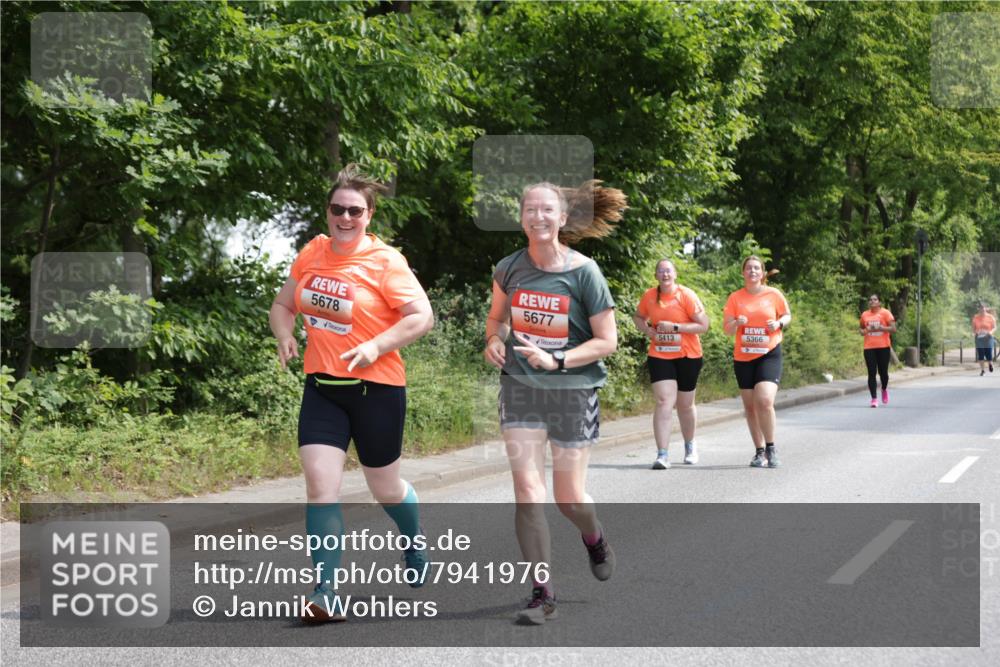 15.06.2025 - REWE Women's Run Jannik Wohlers http://msf.ph/oto/7941976 15.06.2025 10:15:45 Laufen 5678, 5677, 5413, 5366 meine-sportfotos.de