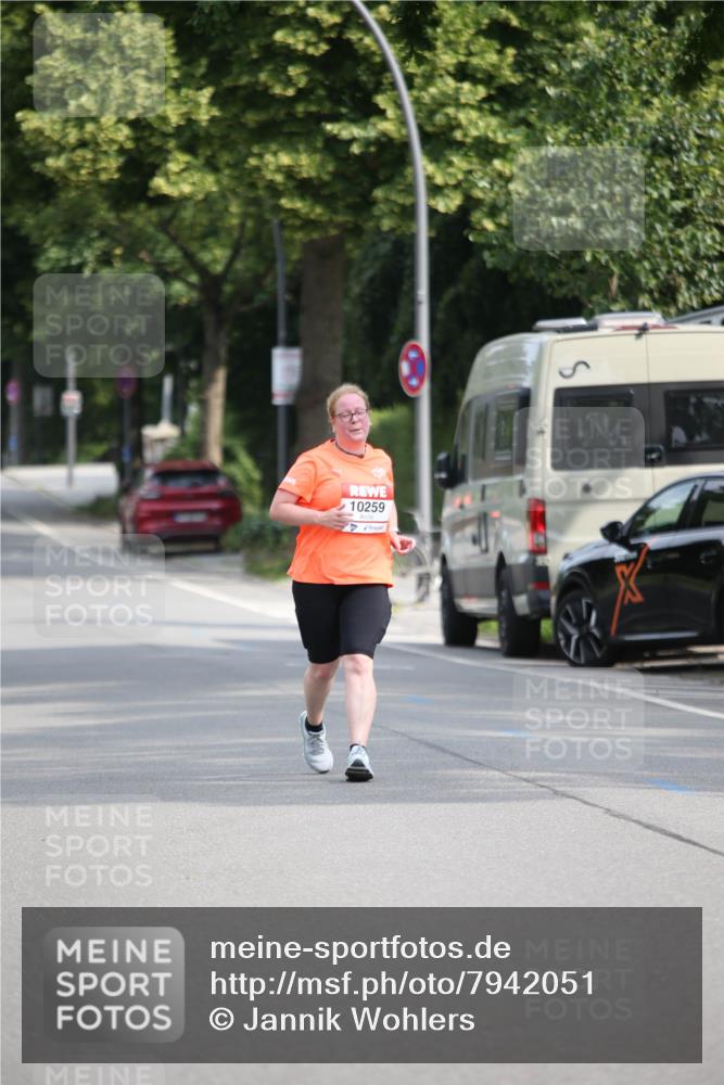 15.06.2025 - REWE Women's Run Jannik Wohlers http://msf.ph/oto/7942051 15.06.2025 09:59:50 Laufen 10259 meine-sportfotos.de