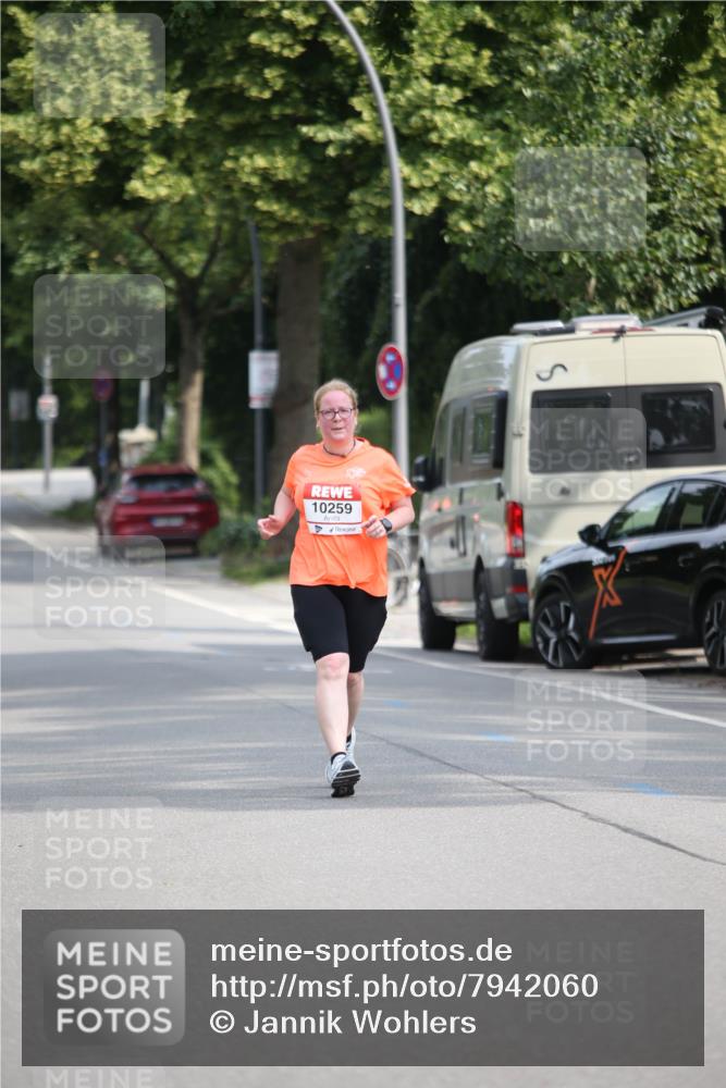 15.06.2025 - REWE Women's Run Jannik Wohlers http://msf.ph/oto/7942060 15.06.2025 09:59:50 Laufen 10259 meine-sportfotos.de