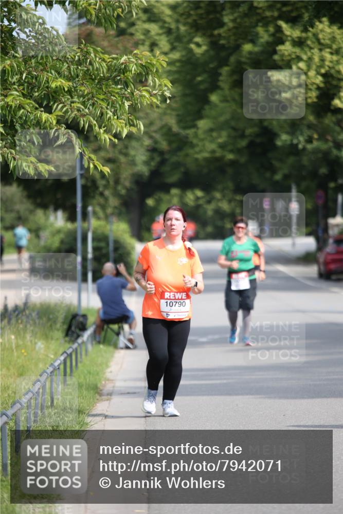 15.06.2025 - REWE Women's Run Jannik Wohlers http://msf.ph/oto/7942071 15.06.2025 09:59:52 Laufen 10790 meine-sportfotos.de