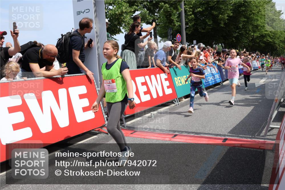 15.06.2025 - REWE Women's Run Strokosch-Dieckow http://msf.ph/oto/7942072 15.06.2025 11:34:35 Ziel 146, 150, 157, 163, 167, 176, 178, 180, 188, 189, 192, 217, 237, 274, 314 meine-sportfotos.de