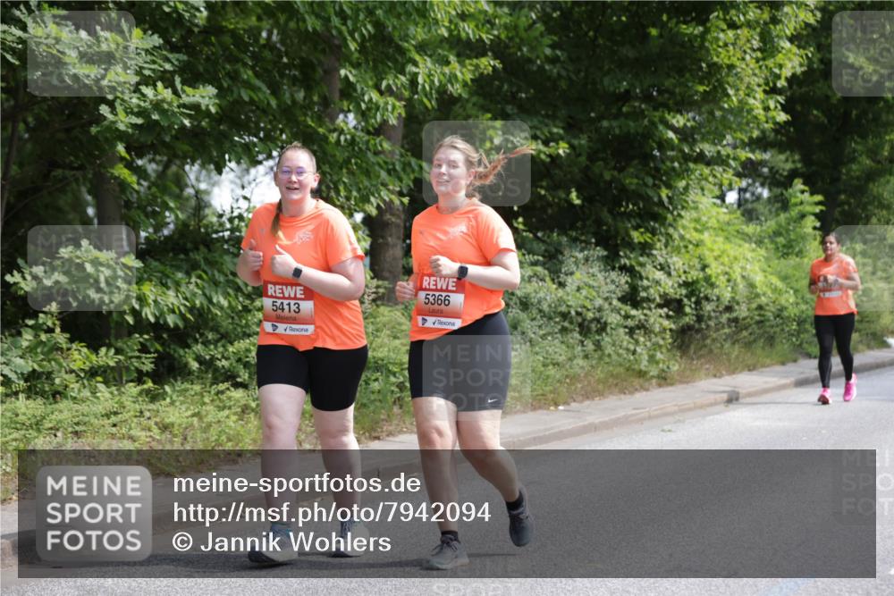 15.06.2025 - REWE Women's Run Jannik Wohlers http://msf.ph/oto/7942094 15.06.2025 10:15:48 Laufen 5413, 5366 meine-sportfotos.de