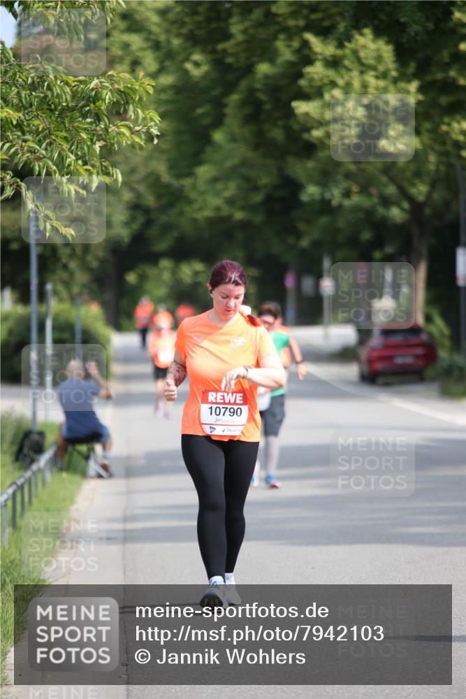 15.06.2025 - REWE Women's Run Jannik Wohlers http://msf.ph/oto/7942103 15.06.2025 09:59:54 Laufen 10790 meine-sportfotos.de