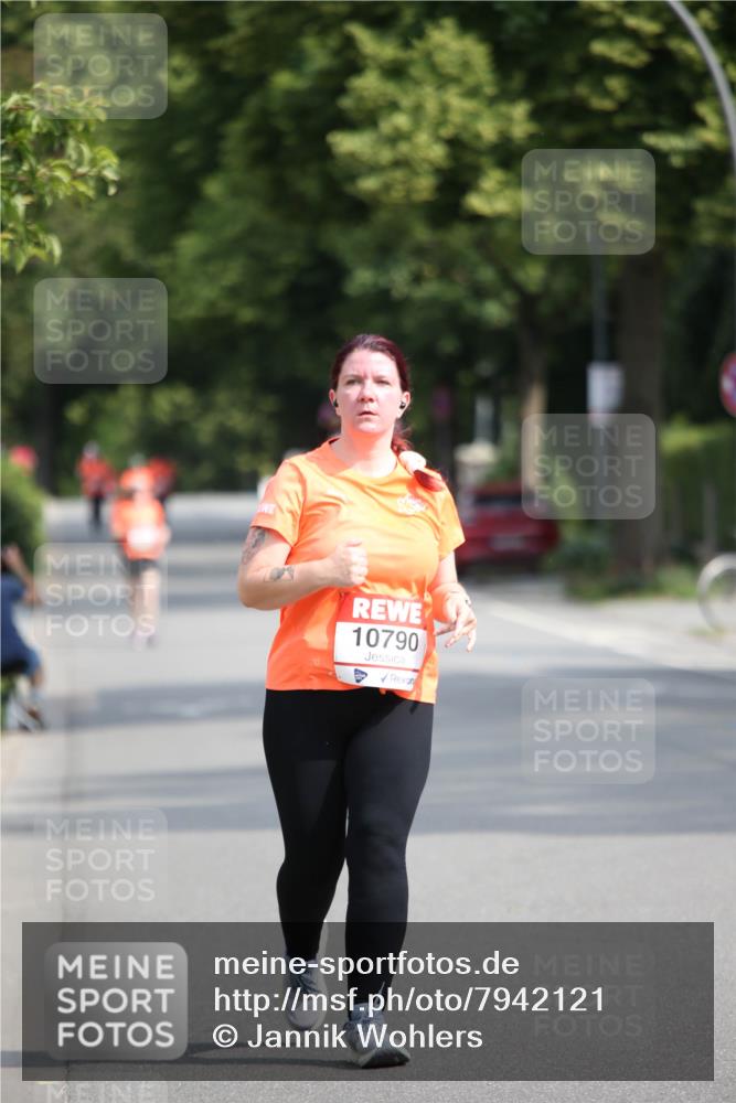 15.06.2025 - REWE Women's Run Jannik Wohlers http://msf.ph/oto/7942121 15.06.2025 09:59:56 Laufen 10790 meine-sportfotos.de