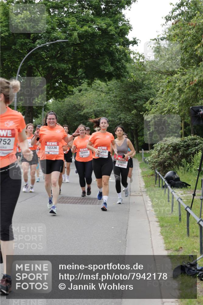 15.06.2025 - REWE Women's Run Jannik Wohlers http://msf.ph/oto/7942178 15.06.2025 08:28:30 Laufen 752, 10336, 10445, 653, 10220 meine-sportfotos.de