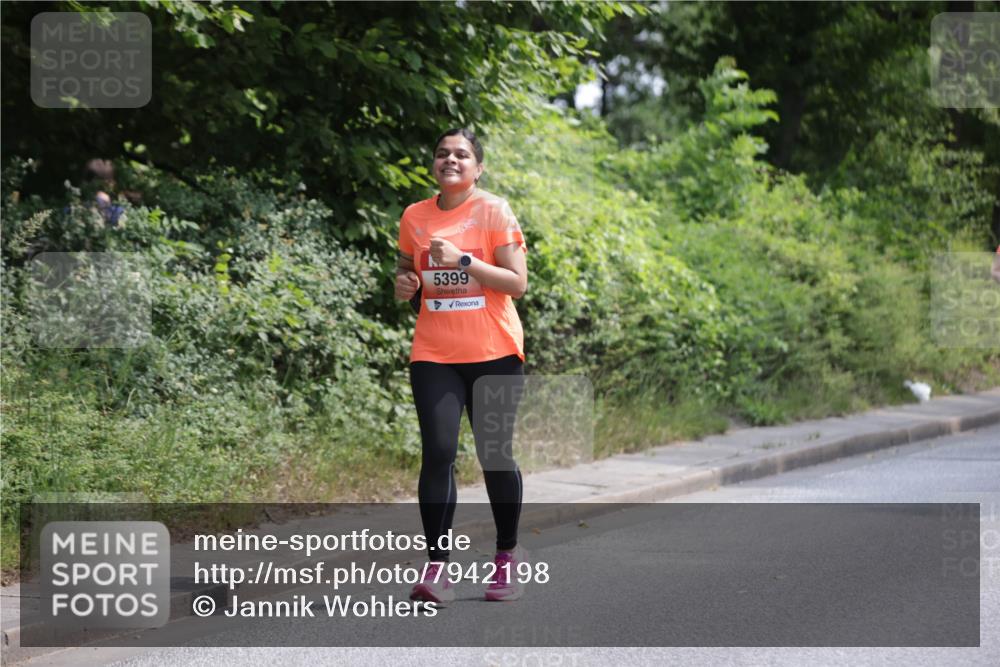 15.06.2025 - REWE Women's Run Jannik Wohlers http://msf.ph/oto/7942198 15.06.2025 10:15:51 Laufen 5399 meine-sportfotos.de