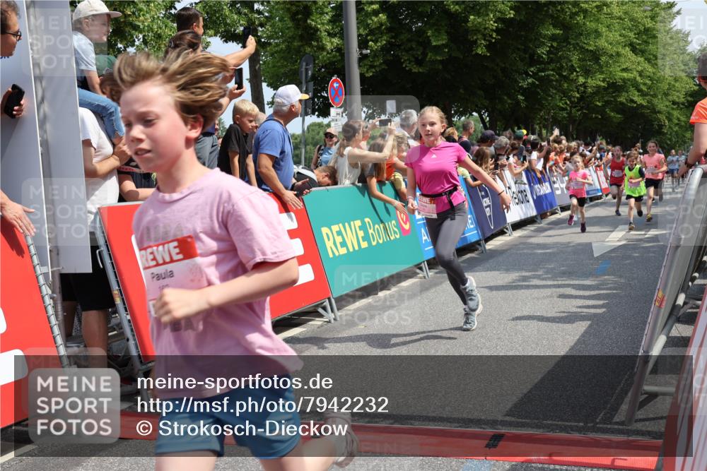 15.06.2025 - REWE Women's Run Strokosch-Dieckow http://msf.ph/oto/7942232 15.06.2025 11:34:43 Ziel 106, 150, 153, 167, 169, 172, 173, 176, 179, 189, 221, 256, 274, 293 meine-sportfotos.de
