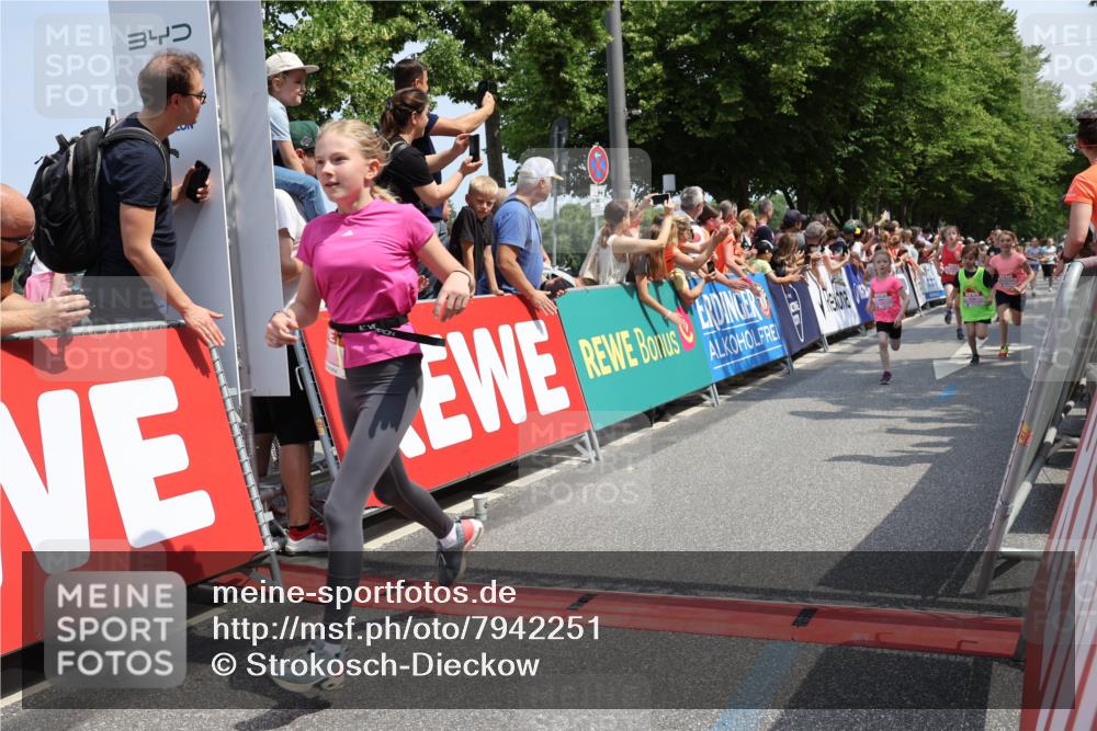 15.06.2025 - REWE Women's Run Strokosch-Dieckow http://msf.ph/oto/7942251 15.06.2025 11:34:43 Ziel 106, 150, 153, 167, 169, 172, 173, 176, 179, 189, 221, 256, 274, 293 meine-sportfotos.de