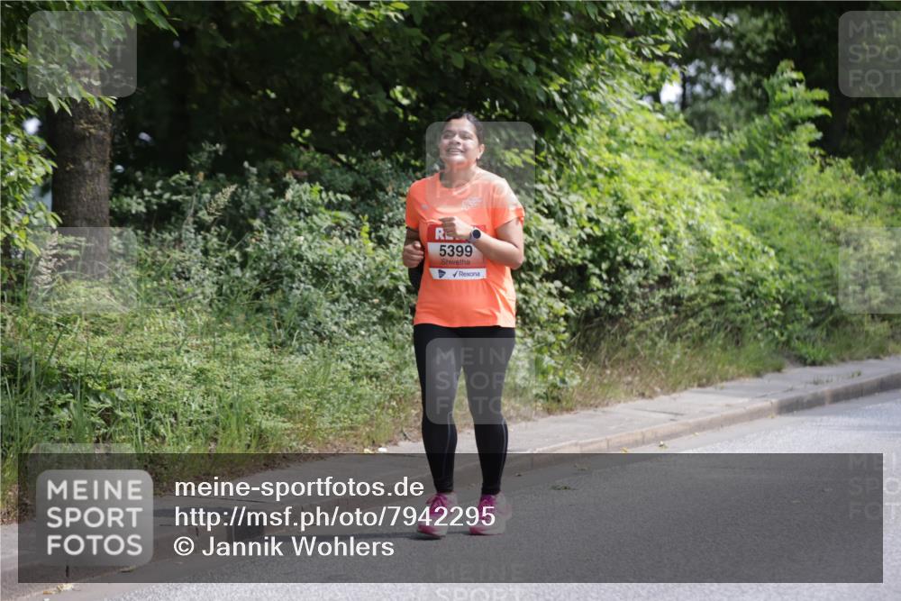 15.06.2025 - REWE Women's Run Jannik Wohlers http://msf.ph/oto/7942295 15.06.2025 10:15:52 Laufen 5399 meine-sportfotos.de