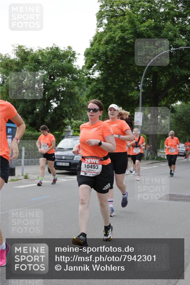 15.06.2025 - REWE Women's Run Jannik Wohlers http://msf.ph/oto/7942301 15.06.2025 08:28:35 Laufen 10544, 1043, 10493, 10351 meine-sportfotos.de