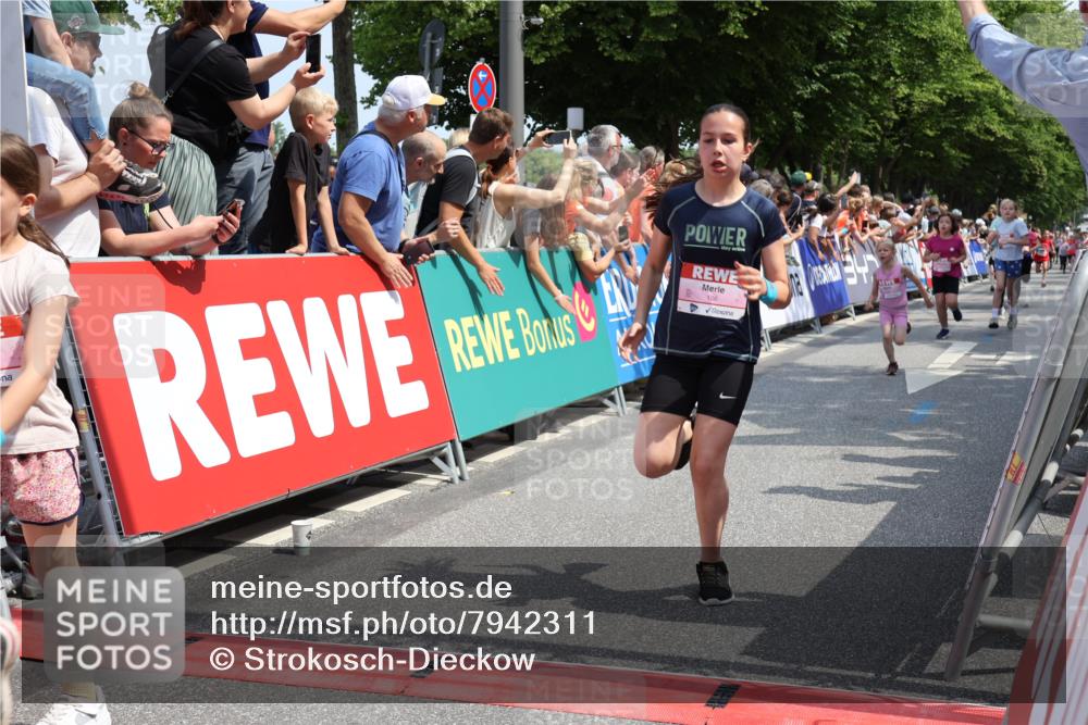 15.06.2025 - REWE Women's Run Strokosch-Dieckow http://msf.ph/oto/7942311 15.06.2025 11:34:47 Ziel 106, 123, 124, 143, 153, 160, 169, 172, 173, 176, 179, 189, 213, 221, 256, 287, 293 meine-sportfotos.de