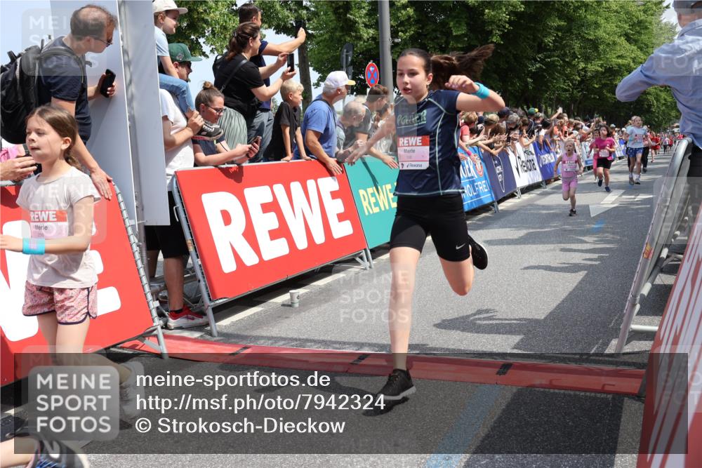 15.06.2025 - REWE Women's Run Strokosch-Dieckow http://msf.ph/oto/7942324 15.06.2025 11:34:48 Ziel 106, 116, 123, 124, 135, 143, 153, 160, 169, 172, 173, 179, 213, 221, 256, 287, 293 meine-sportfotos.de