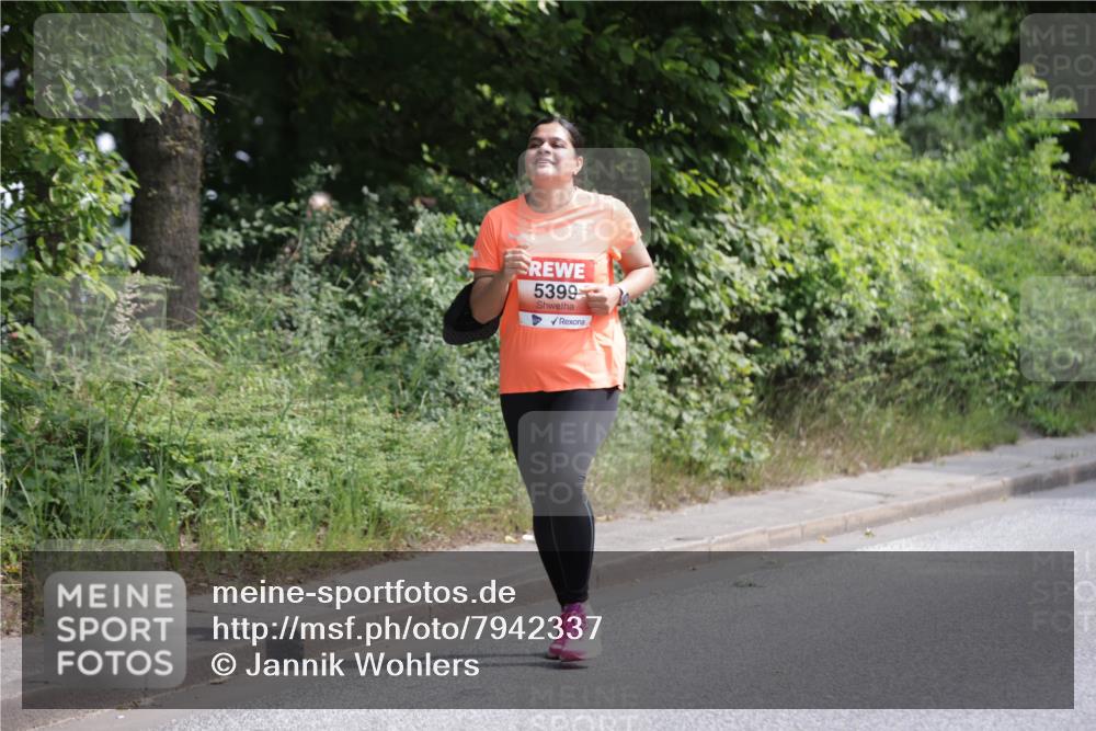15.06.2025 - REWE Women's Run Jannik Wohlers http://msf.ph/oto/7942337 15.06.2025 10:15:52 Laufen 5399 meine-sportfotos.de