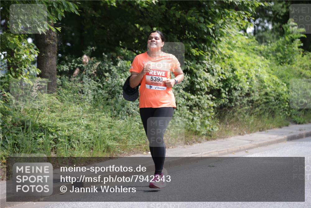15.06.2025 - REWE Women's Run Jannik Wohlers http://msf.ph/oto/7942343 15.06.2025 10:15:52 Laufen 5399 meine-sportfotos.de