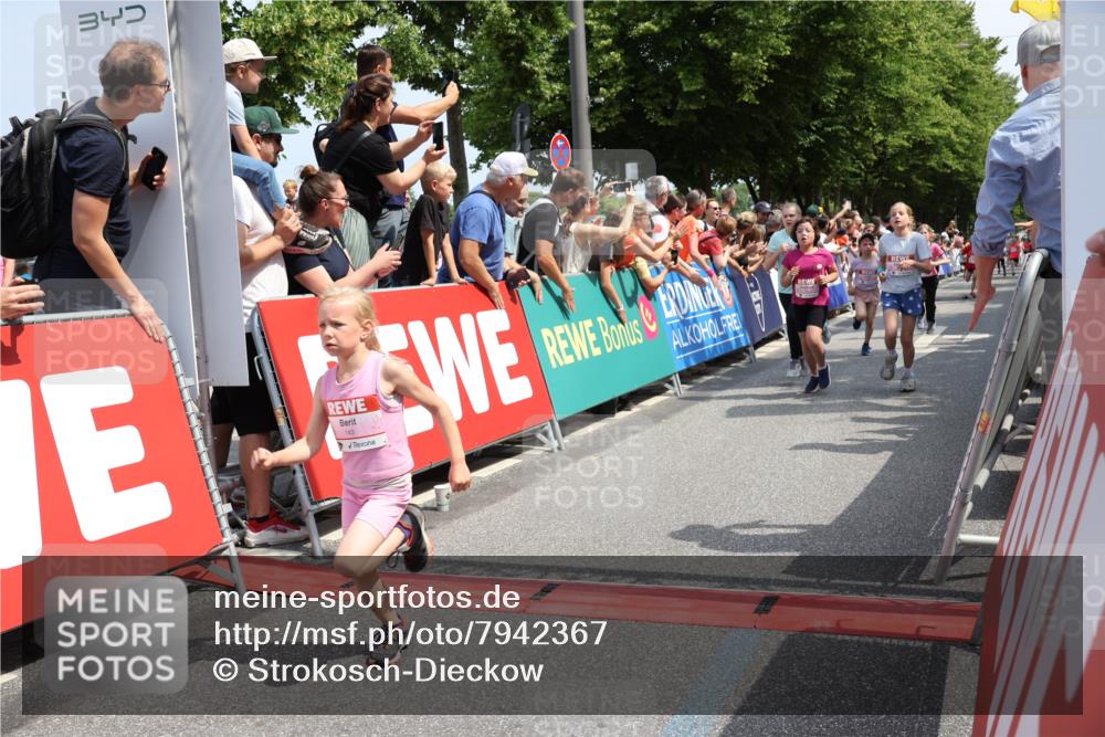15.06.2025 - REWE Women's Run Strokosch-Dieckow http://msf.ph/oto/7942367 15.06.2025 11:34:50 Ziel 106, 113, 116, 123, 124, 135, 143, 153, 160, 165, 172, 173, 179, 213, 256, 287, 293 meine-sportfotos.de