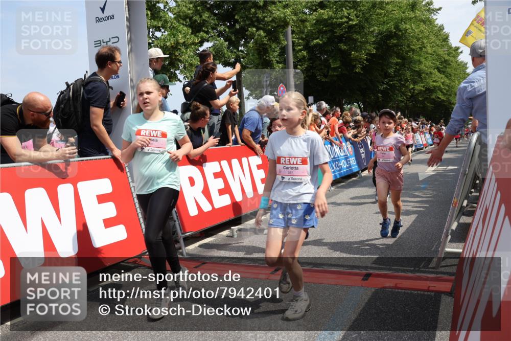 15.06.2025 - REWE Women's Run Strokosch-Dieckow http://msf.ph/oto/7942401 15.06.2025 11:34:52 Ziel 106, 113, 116, 123, 124, 135, 143, 153, 160, 165, 172, 173, 179, 213, 231, 256, 287, 323 meine-sportfotos.de