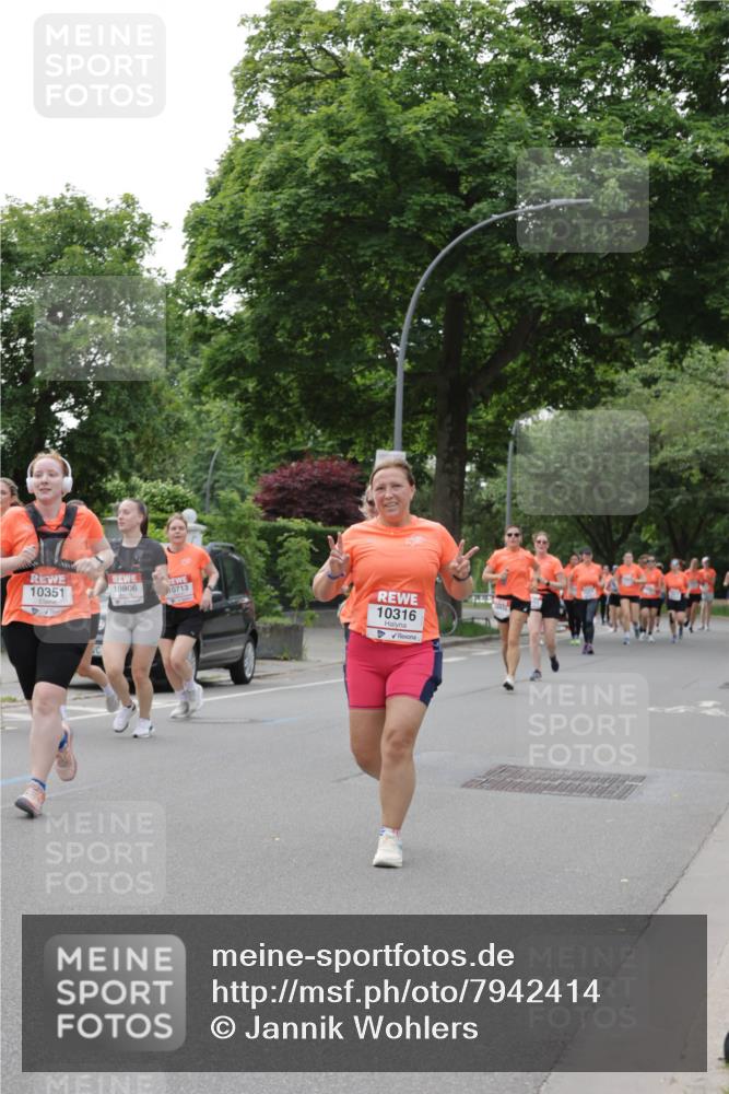 15.06.2025 - REWE Women's Run Jannik Wohlers http://msf.ph/oto/7942414 15.06.2025 08:28:38 Laufen 10351, 10806, 10713, 10316 meine-sportfotos.de