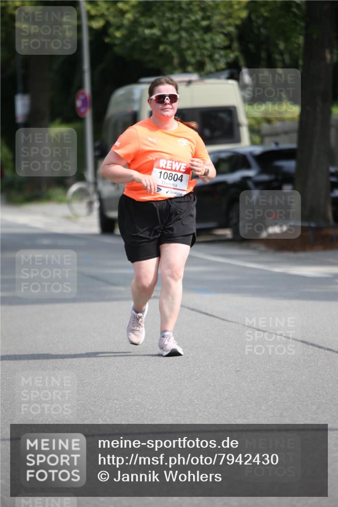15.06.2025 - REWE Women's Run Jannik Wohlers http://msf.ph/oto/7942430 15.06.2025 10:00:27 Laufen 10804 meine-sportfotos.de