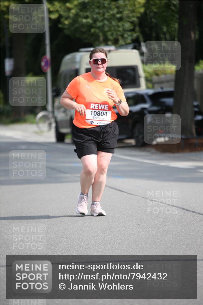 15.06.2025 - REWE Women's Run Jannik Wohlers http://msf.ph/oto/7942432 15.06.2025 10:00:27 Laufen 10804 meine-sportfotos.de