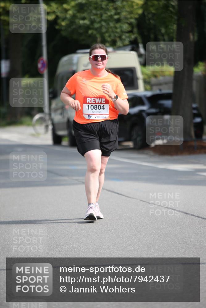 15.06.2025 - REWE Women's Run Jannik Wohlers http://msf.ph/oto/7942437 15.06.2025 10:00:27 Laufen 10804 meine-sportfotos.de