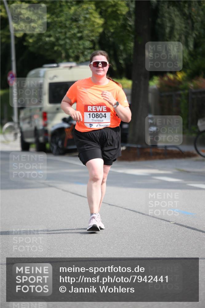 15.06.2025 - REWE Women's Run Jannik Wohlers http://msf.ph/oto/7942441 15.06.2025 10:00:28 Laufen 10804 meine-sportfotos.de