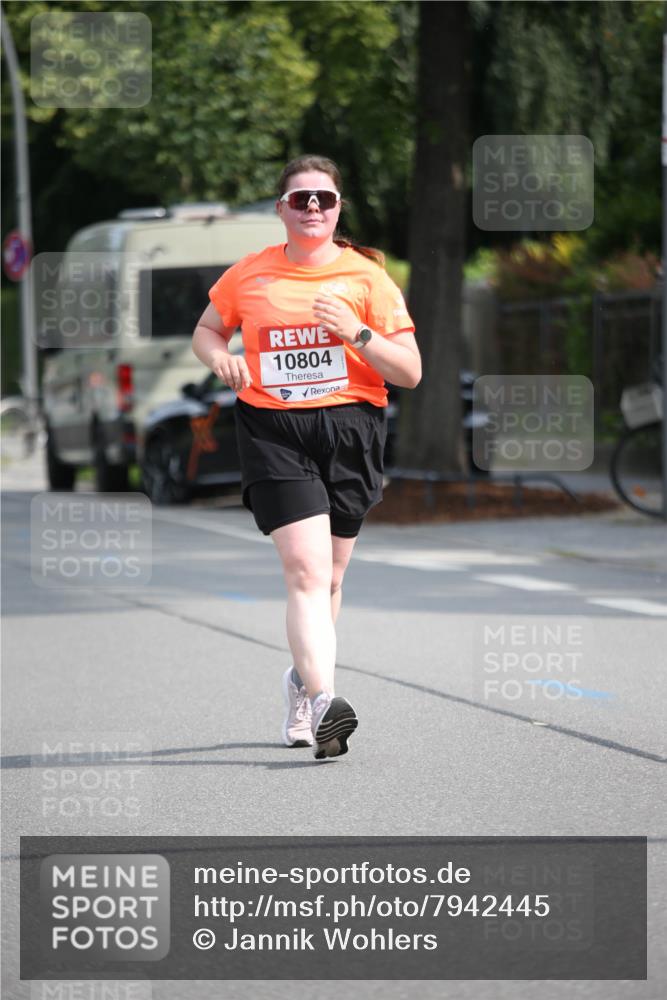 15.06.2025 - REWE Women's Run Jannik Wohlers http://msf.ph/oto/7942445 15.06.2025 10:00:28 Laufen 10804 meine-sportfotos.de