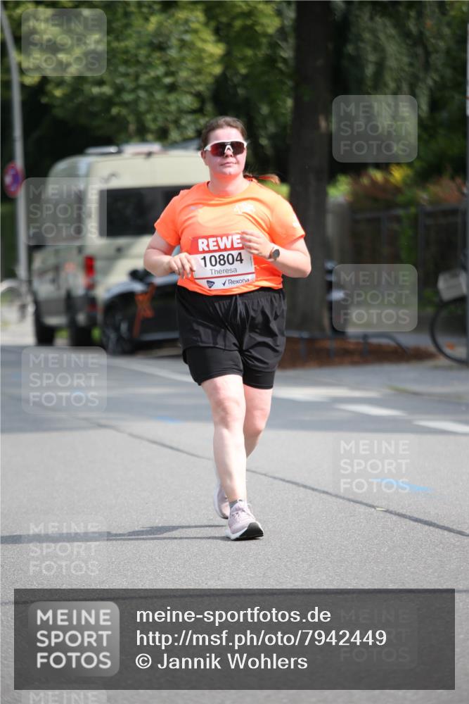 15.06.2025 - REWE Women's Run Jannik Wohlers http://msf.ph/oto/7942449 15.06.2025 10:00:28 Laufen 10804 meine-sportfotos.de