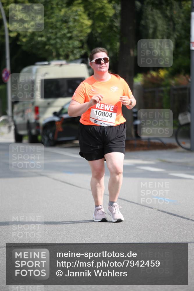 15.06.2025 - REWE Women's Run Jannik Wohlers http://msf.ph/oto/7942459 15.06.2025 10:00:28 Laufen 10804 meine-sportfotos.de