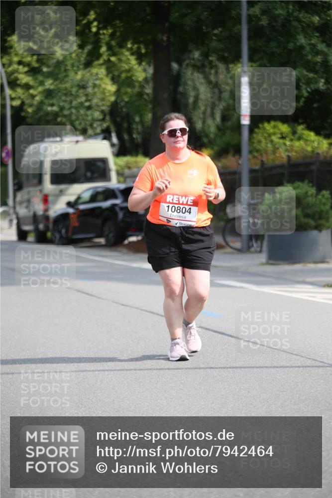 15.06.2025 - REWE Women's Run Jannik Wohlers http://msf.ph/oto/7942464 15.06.2025 10:00:29 Laufen 10804 meine-sportfotos.de