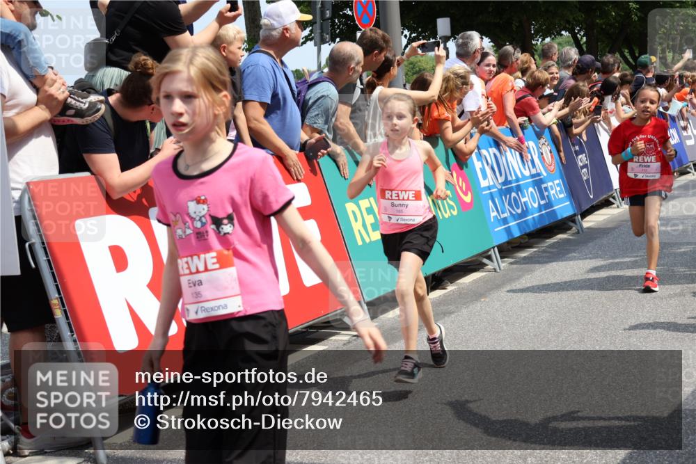 15.06.2025 - REWE Women's Run Strokosch-Dieckow http://msf.ph/oto/7942465 15.06.2025 11:34:54 Ziel 106, 113, 116, 123, 124, 135, 143, 153, 160, 165, 213, 231, 250, 256, 287, 290, 323 meine-sportfotos.de