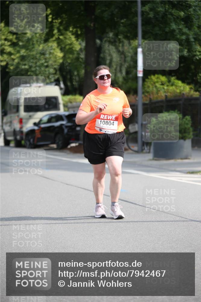 15.06.2025 - REWE Women's Run Jannik Wohlers http://msf.ph/oto/7942467 15.06.2025 10:00:29 Laufen 10804 meine-sportfotos.de