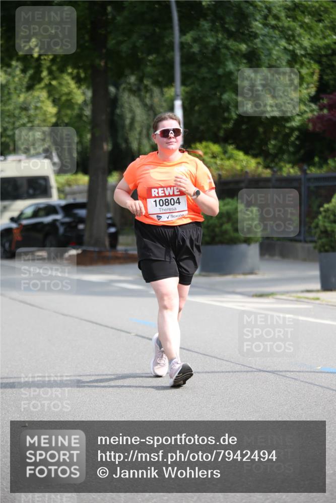 15.06.2025 - REWE Women's Run Jannik Wohlers http://msf.ph/oto/7942494 15.06.2025 10:00:30 Laufen 10804 meine-sportfotos.de