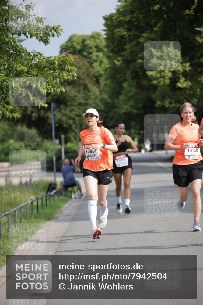 15.06.2025 - REWE Women's Run Jannik Wohlers http://msf.ph/oto/7942504 15.06.2025 08:46:44 Laufen 10864, 10865, 10158 meine-sportfotos.de