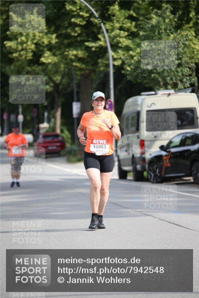 15.06.2025 - REWE Women's Run Jannik Wohlers http://msf.ph/oto/7942548 15.06.2025 10:00:40 Laufen 10863 meine-sportfotos.de
